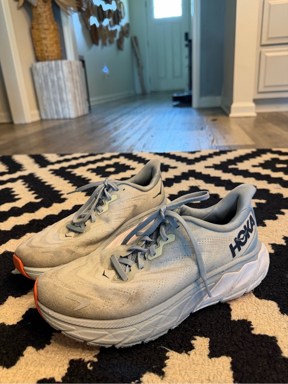 Hoka Arahi 6